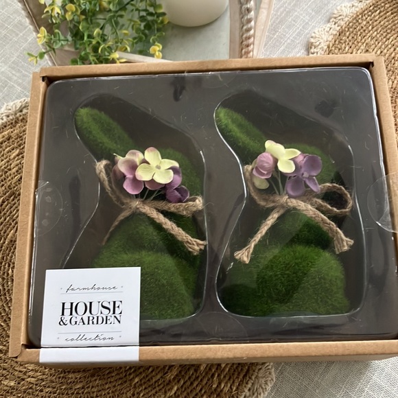 Moss Covered Garden Bunnies - Picture 8 of 8